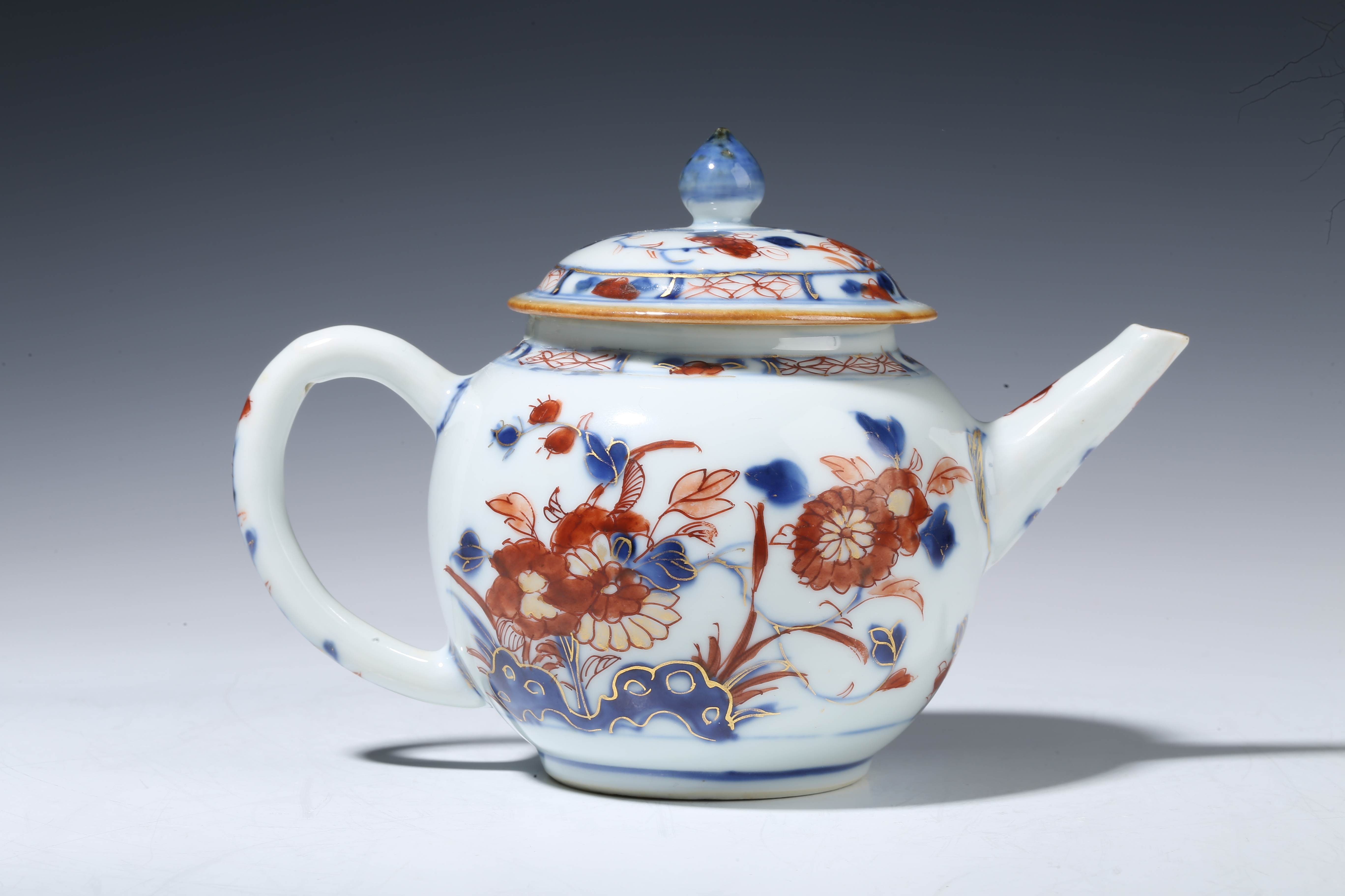 康熙・青花礬紅描金花卉紋茶壺